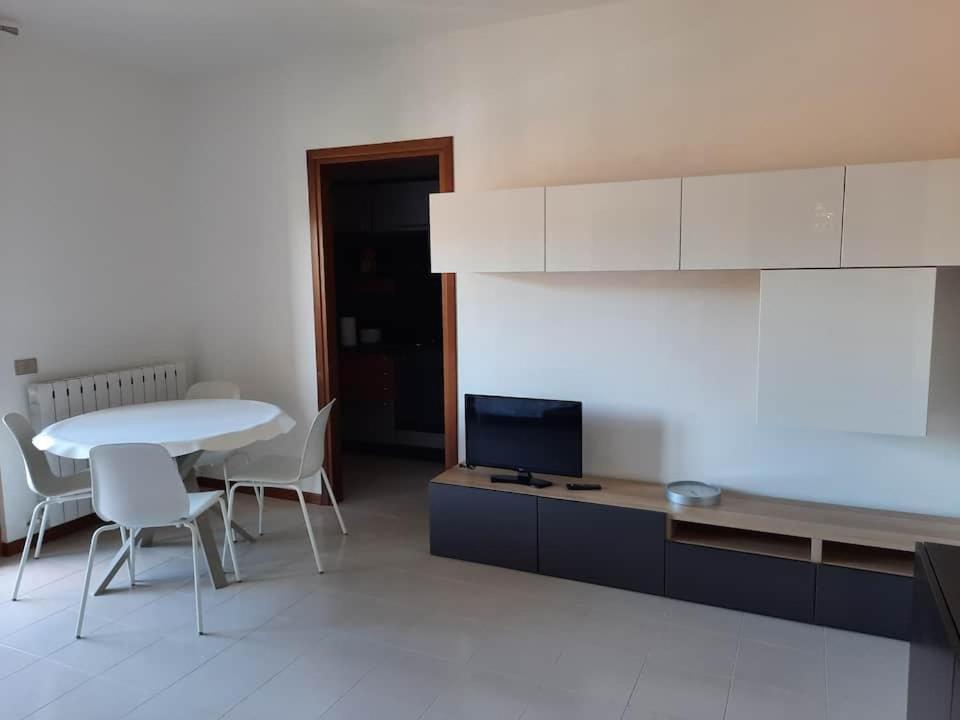 Appartamento Confortevole E Ben Servito San Mariano 외부 사진